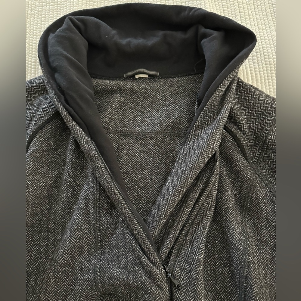 Excellent cond Lululemon Half zip pullover, 8